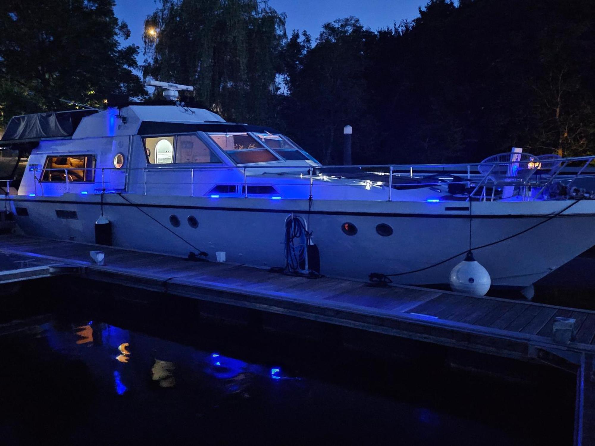 Hotel Rhapsody In Blue Chertsey Exterior foto